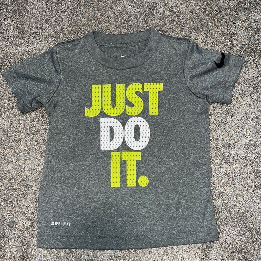 Nike 3T boys Dri-Fit shirt